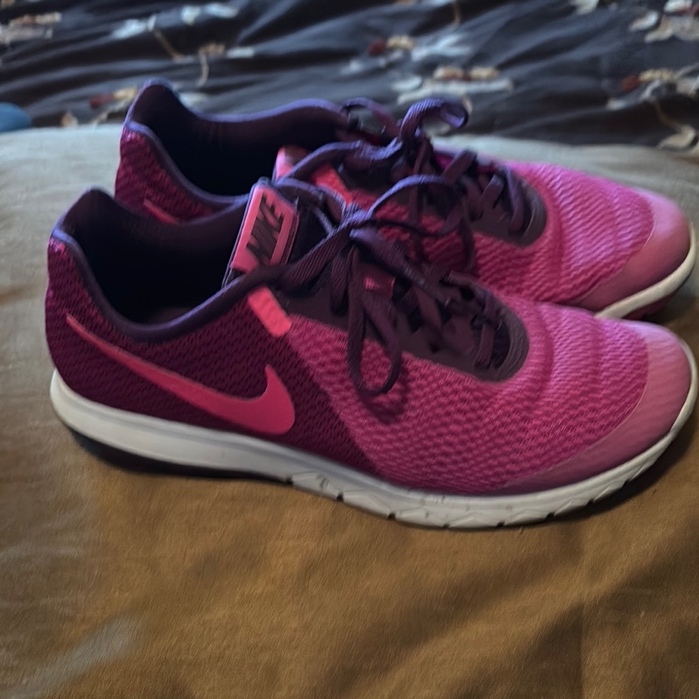 Nike Pink and Purple Athletic Shoes Lightweight Performance - Picture 5 of 6